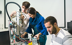 students in a mechanical engineering class