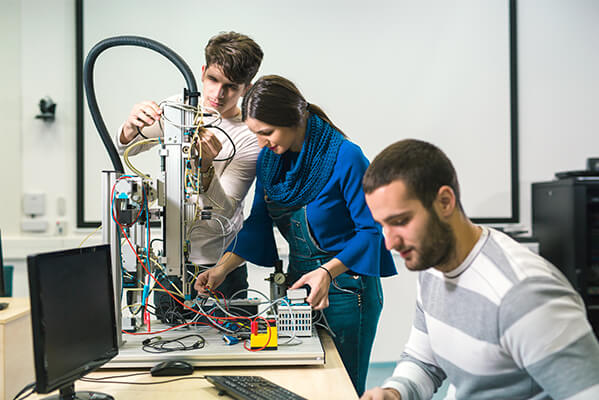 students in a mechanical engineering class